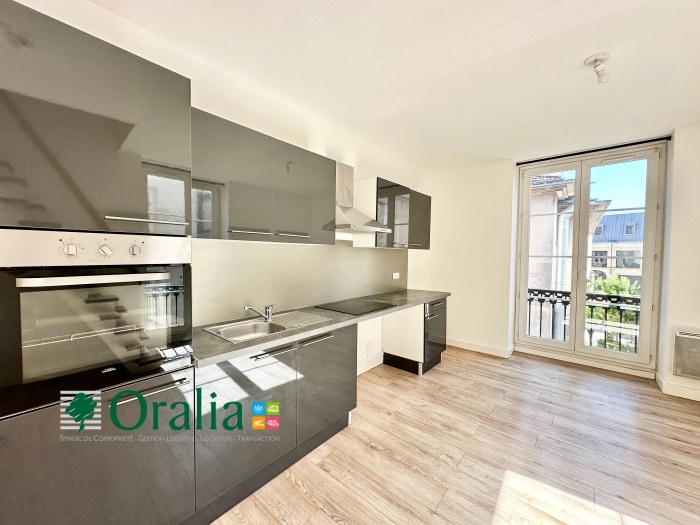 Image 5 sur 17 - Appartement  ·  Location · Bordeaux (33000) · 3 pièces · 68m²