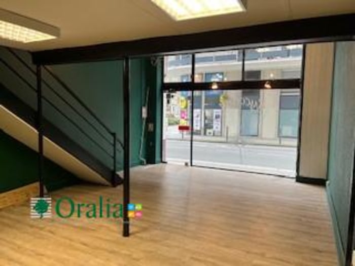 Image 1 sur 7 - Local commercial  ·  Location · Grenoble (38000) · 35m²