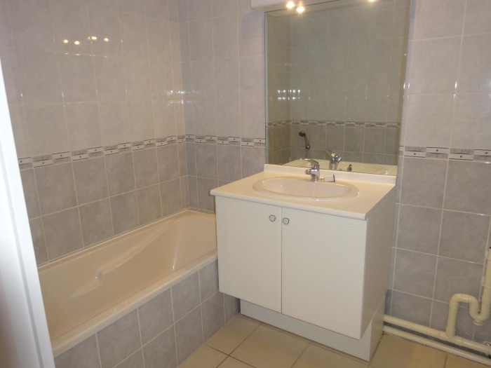 Image 5 sur 7 - Appartement  ·  Location · St Martin D Heres (38400) · 2 pièces · 46m²
