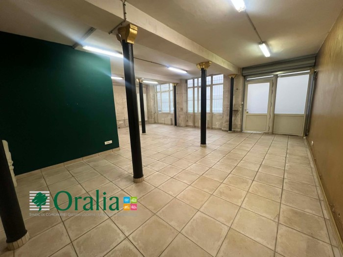 Image 2 sur 9 - Local commercial  ·  Location · Paris (75003) · 67m²