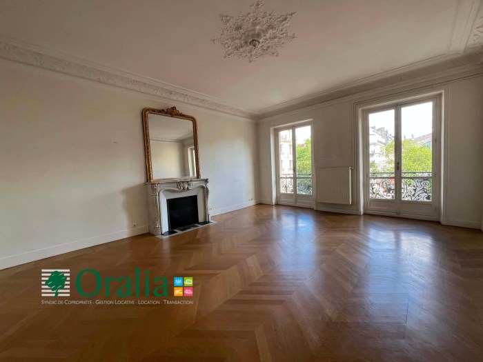 Image 1 sur 27 - Appartement  ·  Location · Paris (75010) · 4 pièces · 143m²