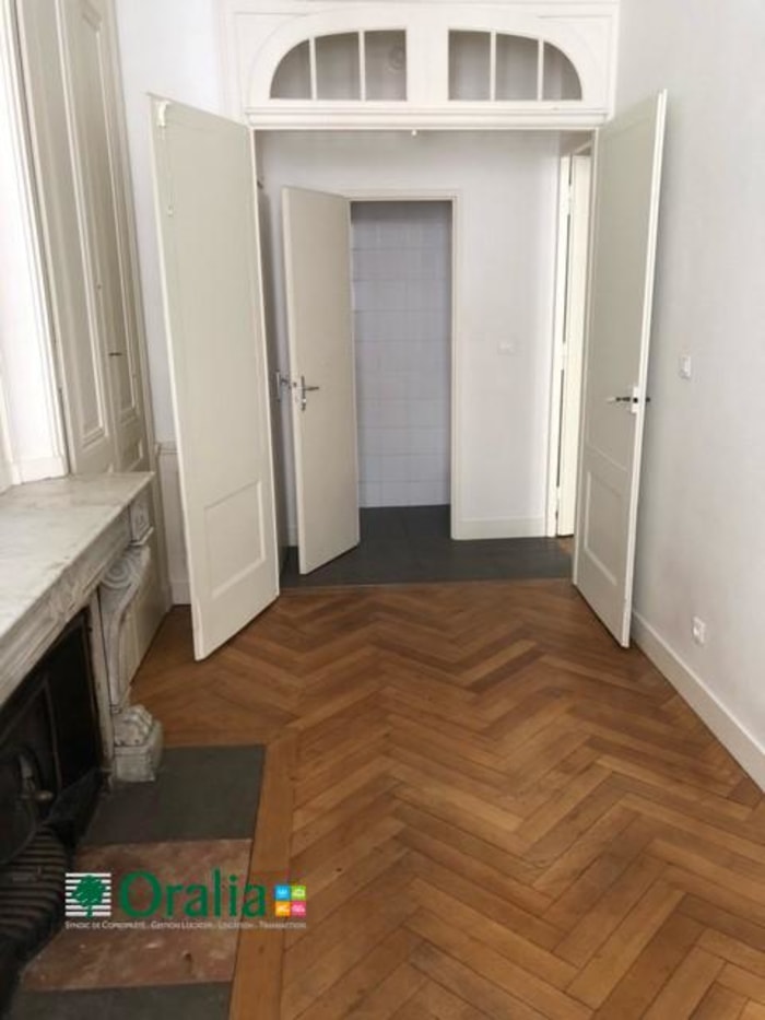 Image 3 sur 10 - Appartement  ·  Location · Lyon (69002) · 4 pièces · 107m²