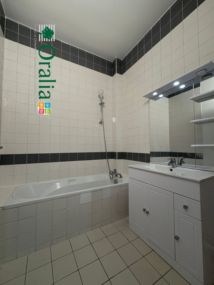 Image 10 sur 15 - Appartement  ·  Location · Paris (75007) · 4 pièces · 93m²