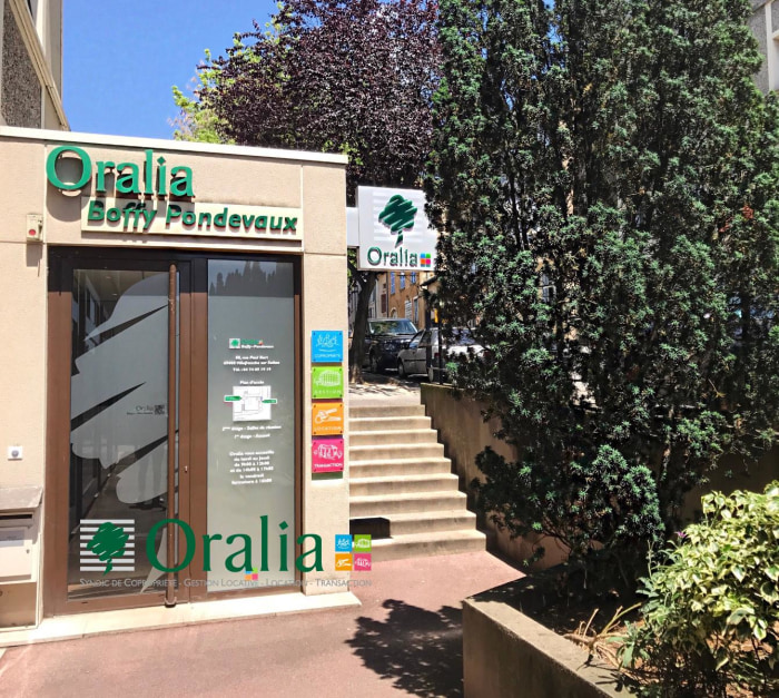 Image 1 sur 2 - Parking  ·  Location · Villefranche Sur Saone (69400)
