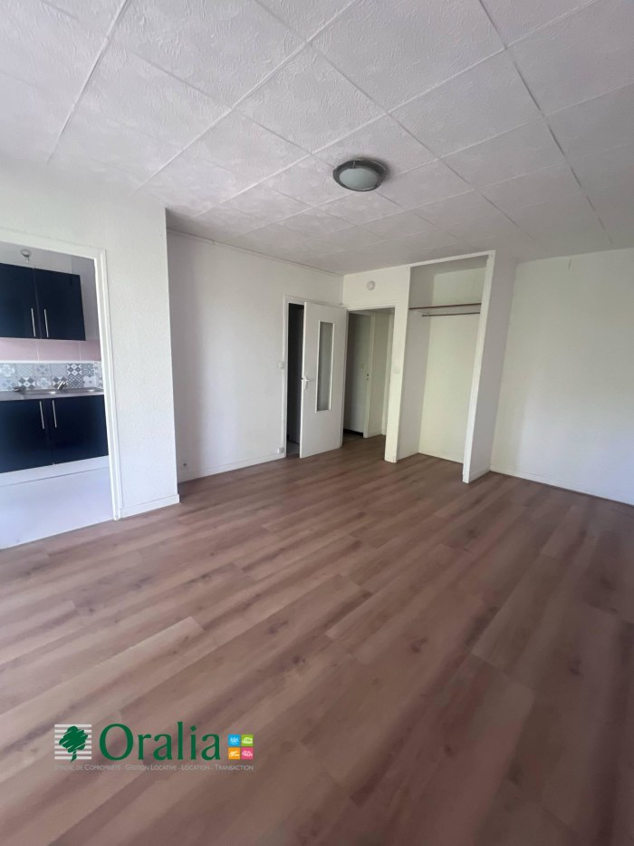 Image 1 sur 8 - Appartement  ·  Location · Montreuil (93100) · 1 pièce · 28m²
