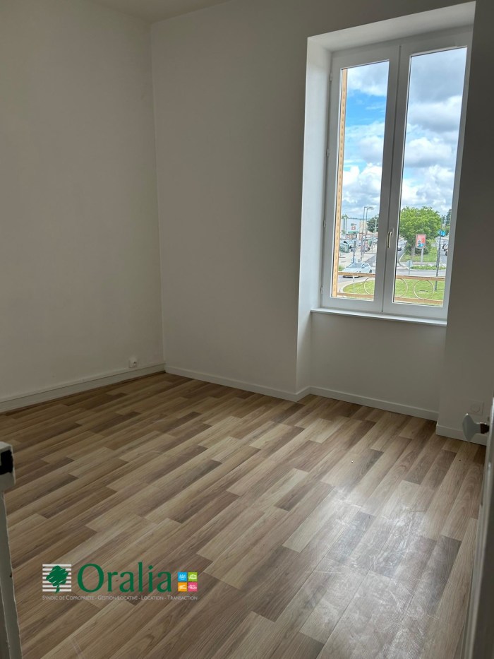 Image 2 sur 16 - Appartement  ·  Location · Bron (69500) · 2 pièces · 39m²