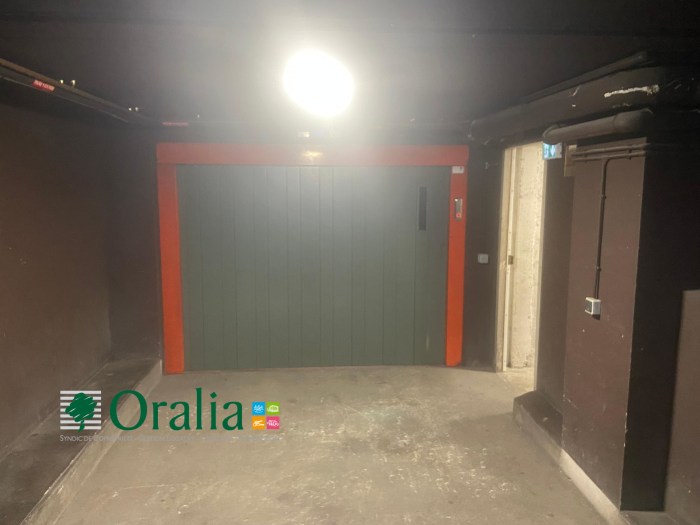 Image 1 sur 3 - Parking  ·  Location · Paris (75006)