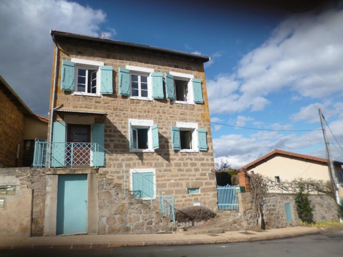 Image 2 sur 11 - Maison  ·  Location · St Romain De Popey (69490) · 4 pièces · 94m²
