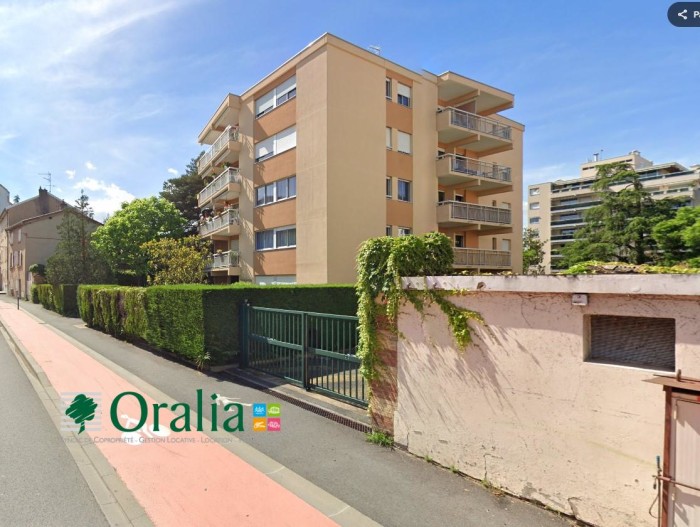 Image 1 sur 3 - Parking  ·  Location · Villefranche Sur Saone (69400) · 12m²
