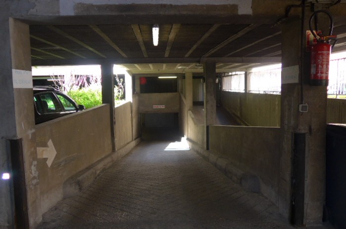 Image 3 sur 6 - Parking  ·  Location · Lyon (69006)