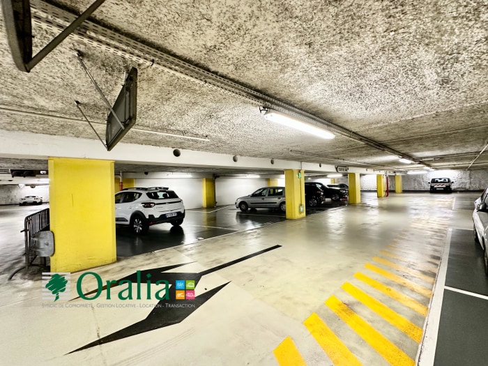 Image 9 sur 13 - Parking  ·  Location · Bordeaux (33000)