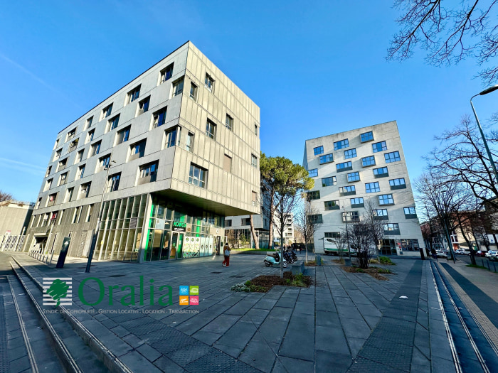 Image 6 sur 9 - Parking  ·  Location · Bordeaux (33800)