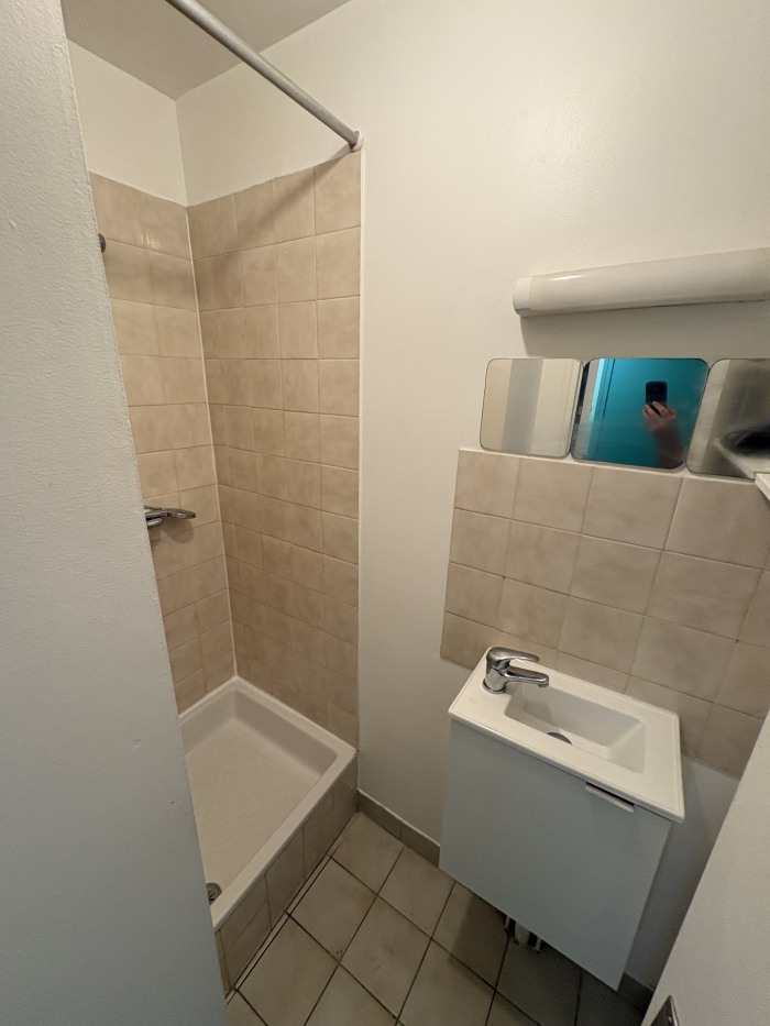 Image 4 sur 5 - Appartement  ·  Location · Paris (75014) · 1 pièce · 18m²