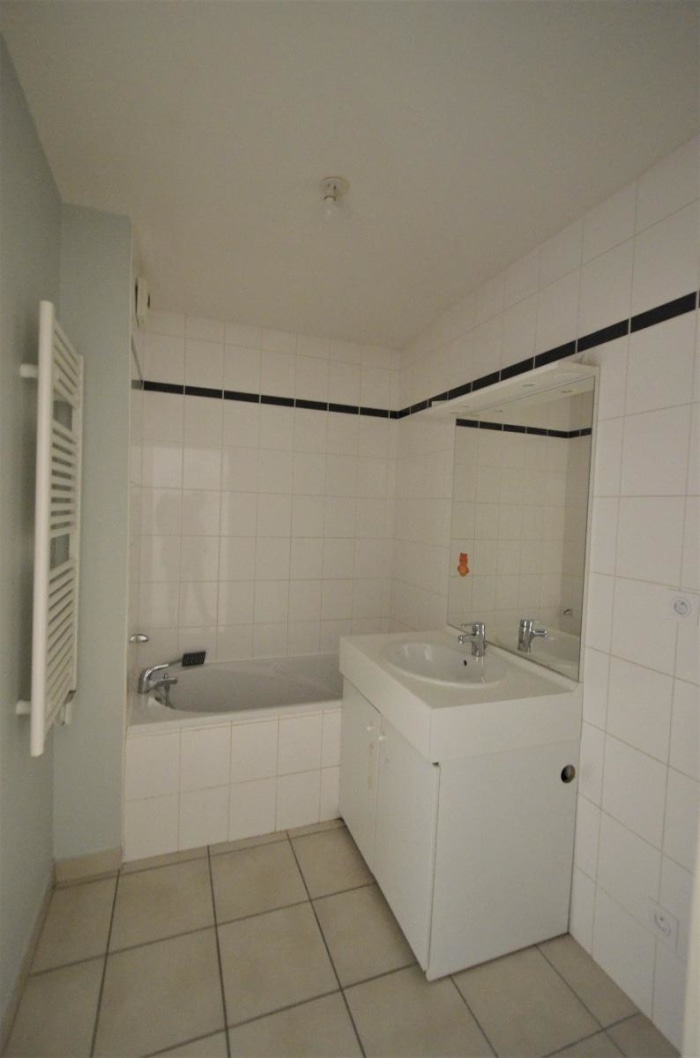 Image 14 sur 18 - Appartement  ·  Location · Curis Au Mont D Or (69250) · 3 pièces · 63m²