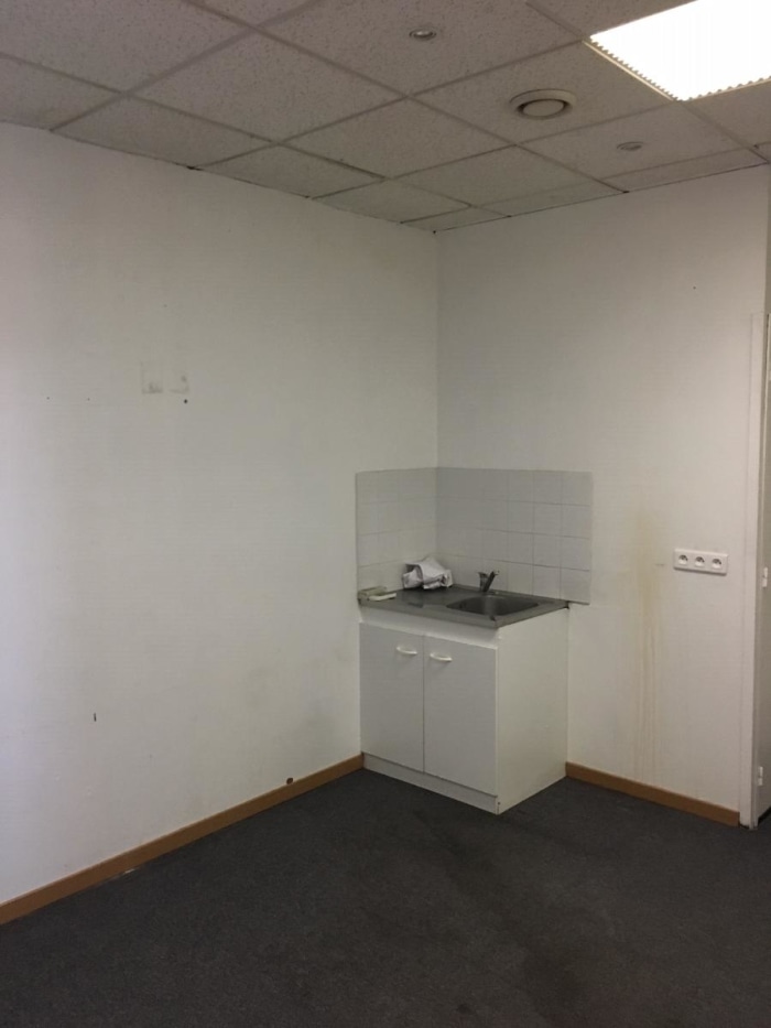 Image 6 sur 6 - Local commercial  ·  Location · Salon De Provence (13300) · 80m²