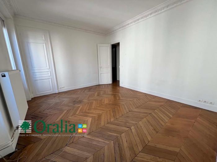 Image 15 sur 27 - Appartement  ·  Location · Paris (75010) · 4 pièces · 143m²