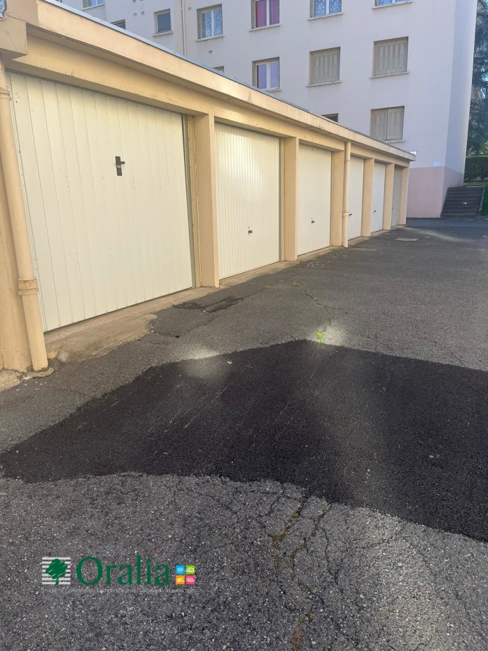 Image 2 sur 4 - Parking  ·  Location · Villefranche Sur Saone (69400) · 12m²