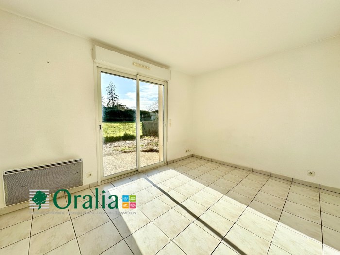 Image 1 sur 14 - Maison  ·  Location · Toulenne (33210) · 2 pièces · 47m²