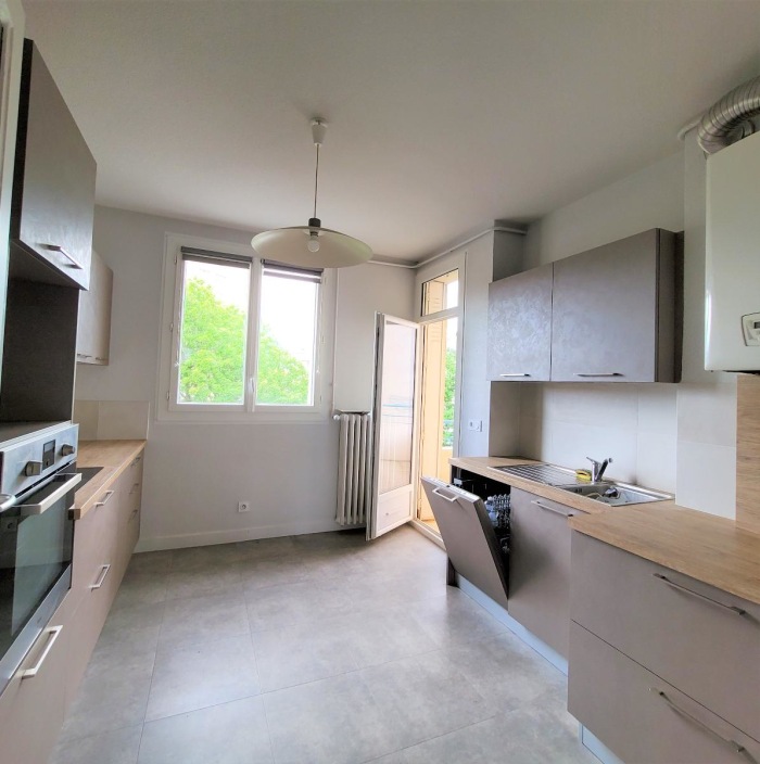 Image 3 sur 13 - Appartement  ·  Location · Grenoble (38100) · 4 pièces · 102m²