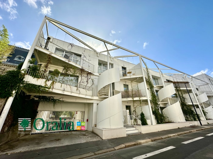 Image 2 sur 14 - Parking  ·  Location · Bordeaux (33000)