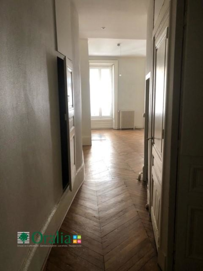 Image 4 sur 11 - Appartement  ·  Location · Lyon (69002) · 5 pièces · 107m²
