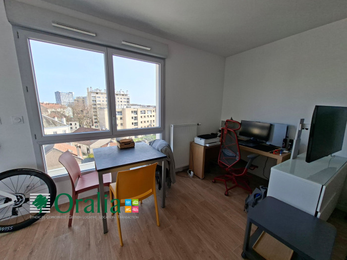 Image 2 sur 8 - Appartement  ·  Location · Dijon (21000) · 1 pièce · 24m²
