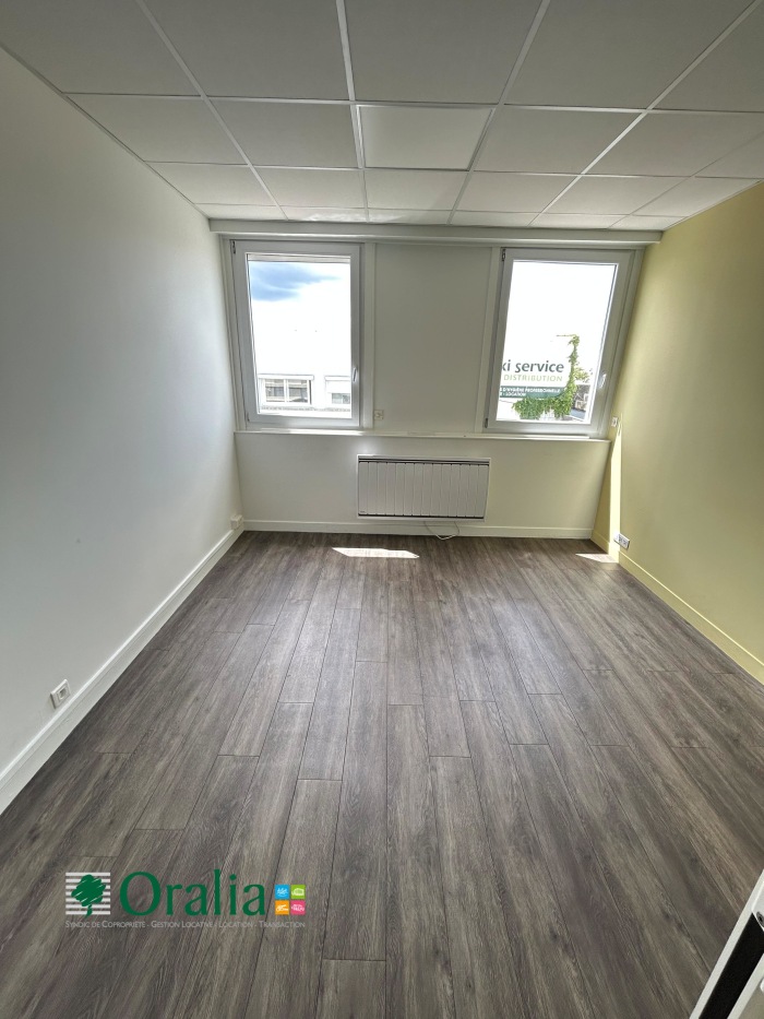 Image 7 sur 10 - Local commercial  ·  Location · Caluire (69300)