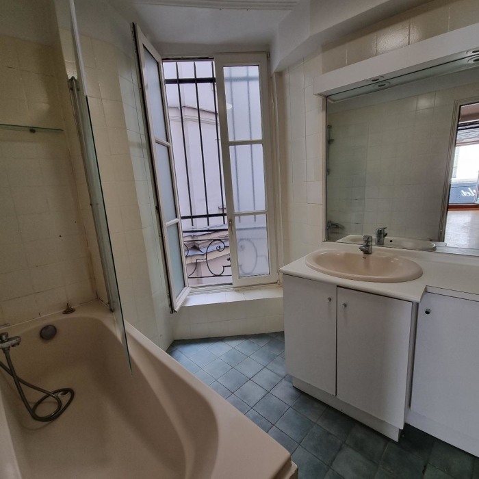 Image 6 sur 8 - Appartement  ·  Location · Paris (75004) · 2 pièces · 73m²