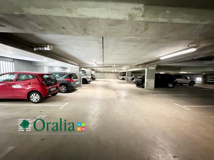 Image 1 sur 9 - Parking  ·  Location · Bordeaux (33800)