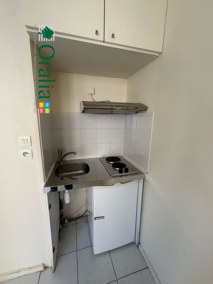 Image 4 sur 5 - Appartement  ·  Location · Paris (75015) · 1 pièce · 11m²
