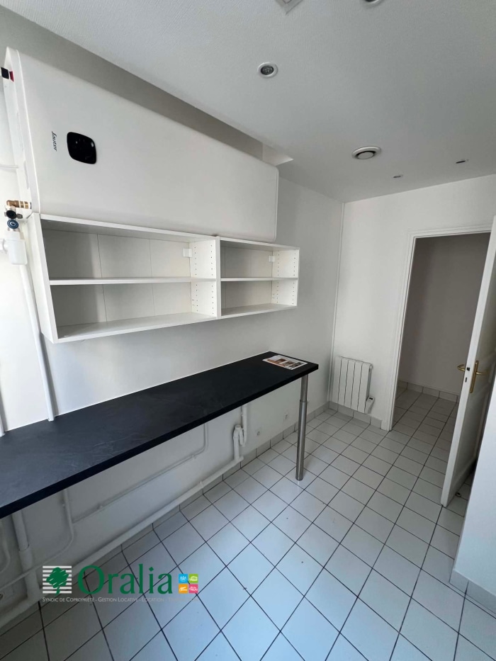 Image 9 sur 15 - Appartement  ·  Location · Paris (75010) · 2 pièces · 42m²