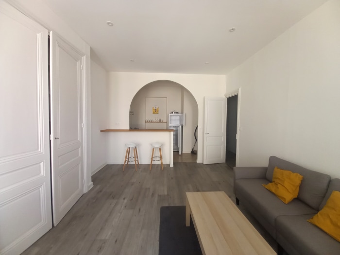 Image 2 sur 15 - Appartement  ·  Location · Lyon 07 (69007) · 2 pièces · 48m²