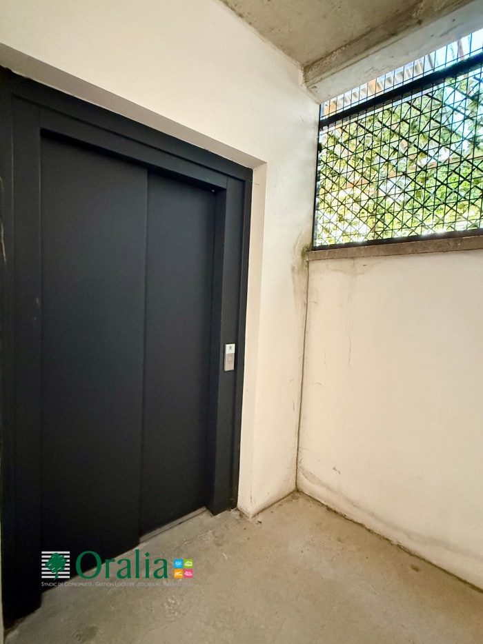 Image 7 sur 8 - Local commercial  ·  Location · Tarare (69170)