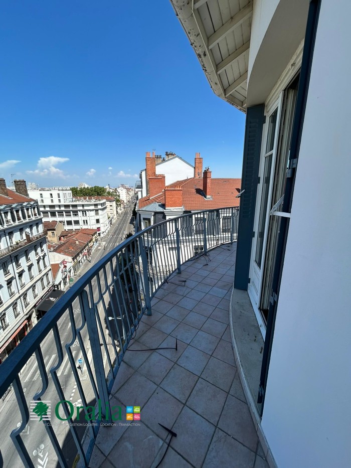 Image 2 sur 18 - Appartement  ·  Location · Lyon (69003) · 3 pièces · 75m²