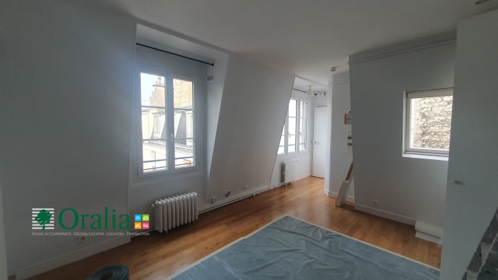 Image 3 sur 6 - Appartement  ·  Location · Paris (75010) · 2 pièces · 46m²