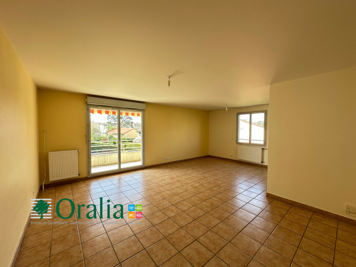 Image 3 sur 16 - Appartement  ·  Location · Villefranche (69400) · 4 pièces · 83m²
