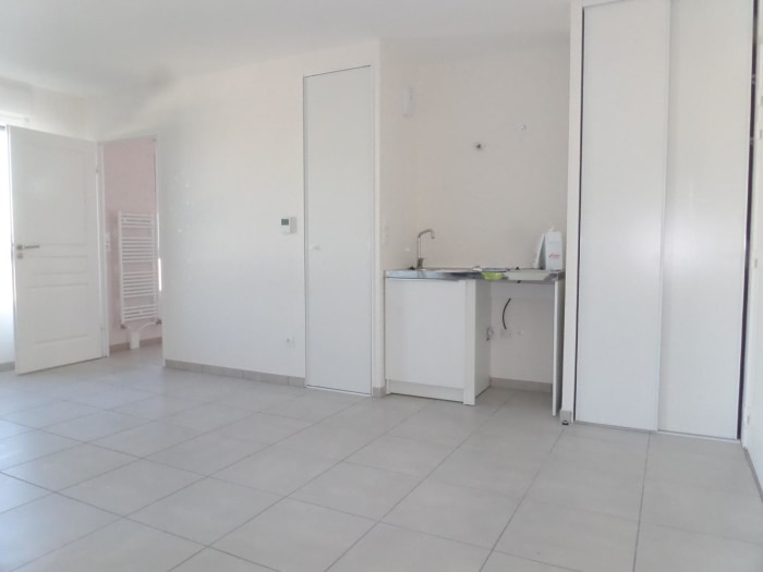 Image 2 sur 8 - Appartement  ·  Location · Dijon (21000) · 1 pièce · 33m²