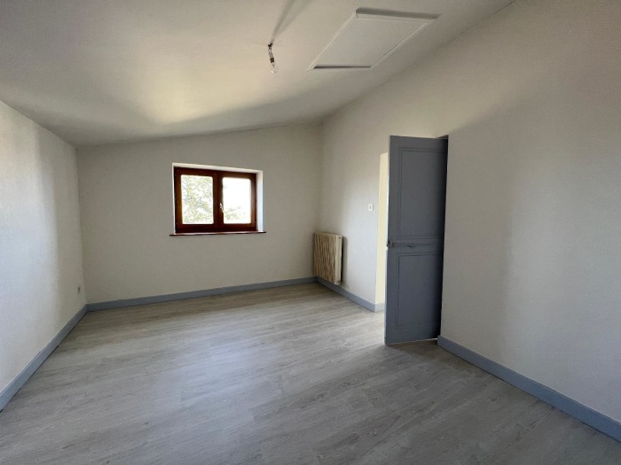 Image 8 sur 11 - Maison  ·  Location · St Romain De Popey (69490) · 4 pièces · 94m²