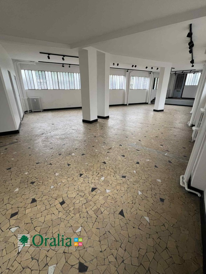 Image 1 sur 13 - Local commercial  ·  Location · Paris (75019) · 102m²