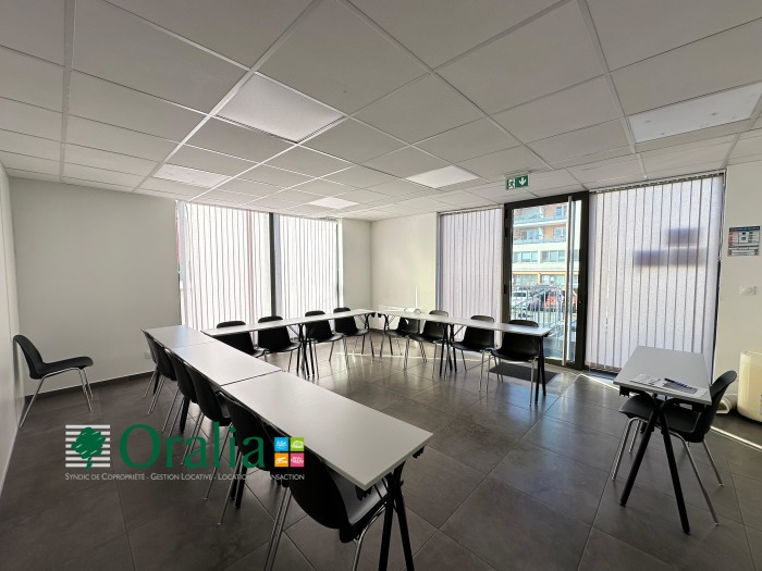 Image 5 sur 12 - Local commercial  ·  Location · Jassans Riottier (01480) · 78m²