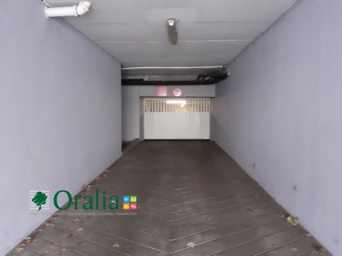 Image 2 sur 4 - Parking  ·  Location · Dijon (21000)