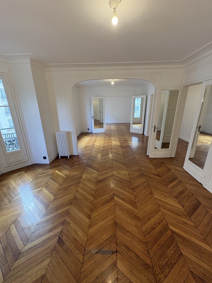 Image 2 sur 7 - Appartement  ·  Location · Paris (75017) · 5 pièces · 115m²