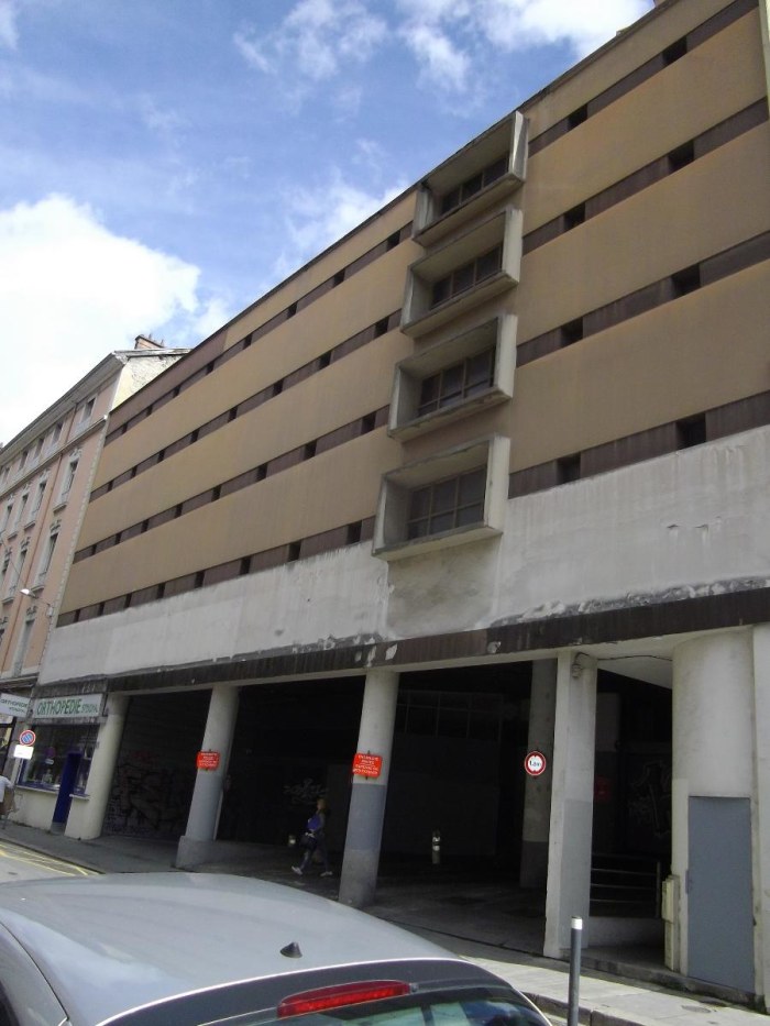 Image 2 sur 2 - Parking  ·  Location · Grenoble (38000)