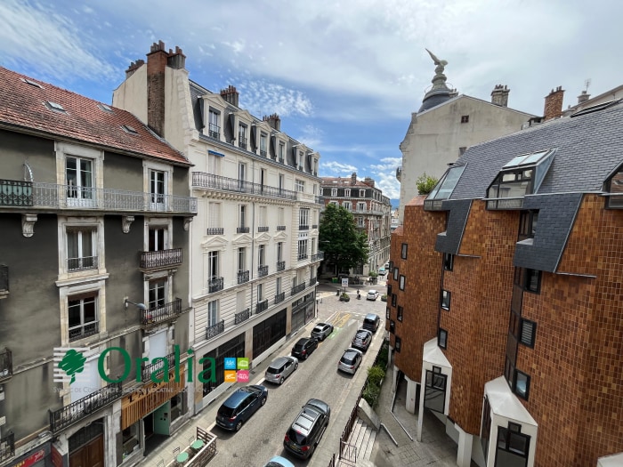 Image 15 sur 15 - Appartement  ·  Location · Grenoble (38000) · 3 pièces · 82m²