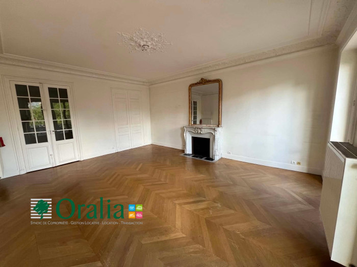 Image 4 sur 27 - Appartement  ·  Location · Paris (75010) · 4 pièces · 143m²