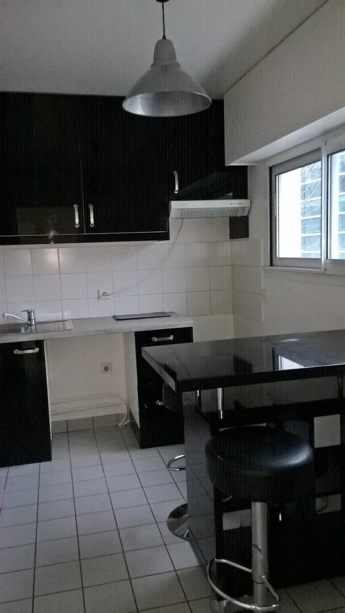 Image 2 sur 7 - Appartement  ·  Location · Paris (75007) · 4 pièces · 75m²