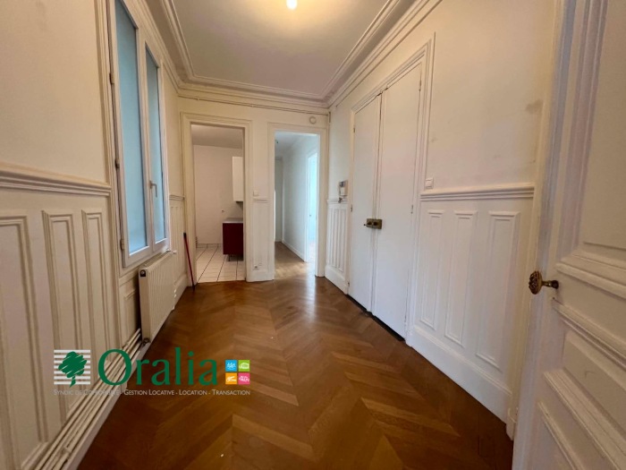Image 12 sur 27 - Appartement  ·  Location · Paris (75010) · 4 pièces · 143m²