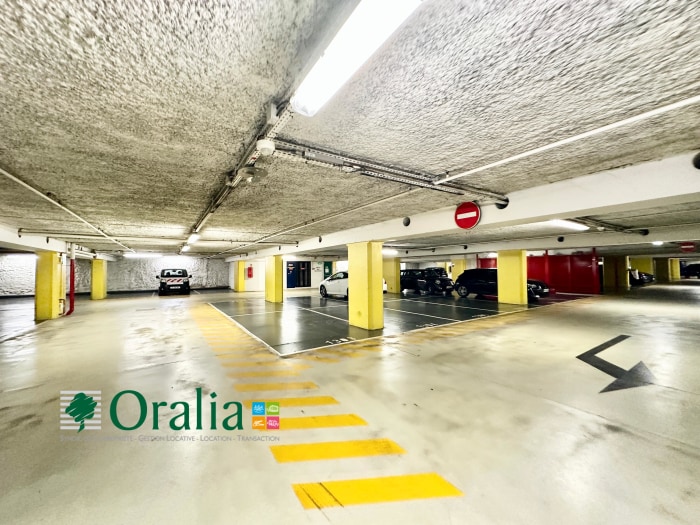 Image 7 sur 13 - Parking  ·  Location · Bordeaux (33000)