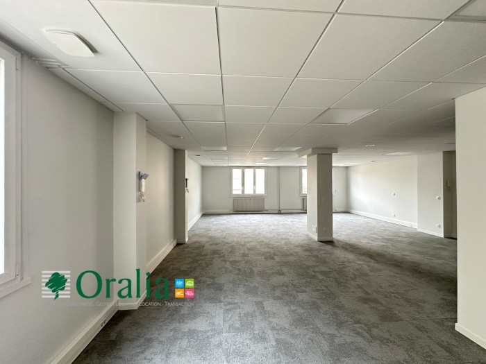 Image 3 sur 16 - Local commercial  ·  Location · Villefranche Sur Saone (69400) · 79m²