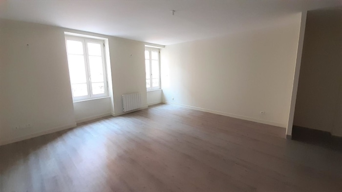Image 1 sur 6 - Appartement  ·  Location · Villefranche Sur Saone (69400) · 1 pièce · 32m²